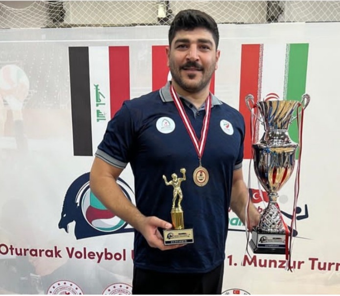 قهرمانی ورزشکار گیلانی با تیم ملی والیبال نشسته در رقابت‌های جهانی