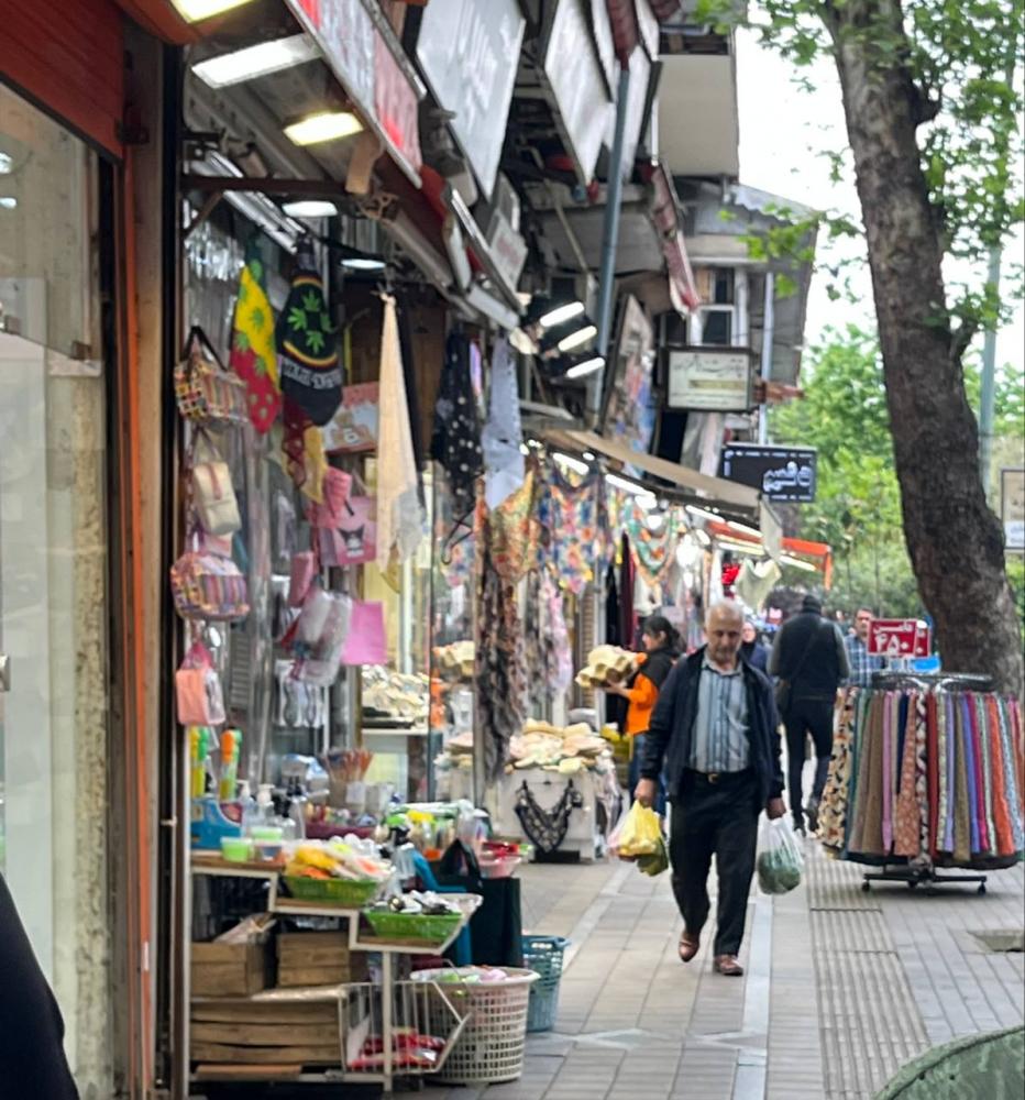 گسترش سد معبر توسط مغازه داران در رشت