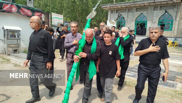 روایتی از آیین سنتی ۲۰۰ ساله «علم واچینی» در ماشک؛ اینجا همه پای کارند(گزارش خبری)